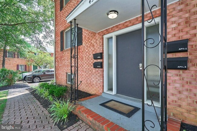 Building Photo - 4510 Washington Blvd Unit 1