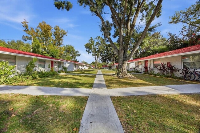 Building Photo - 11733 N 12th St Unit H