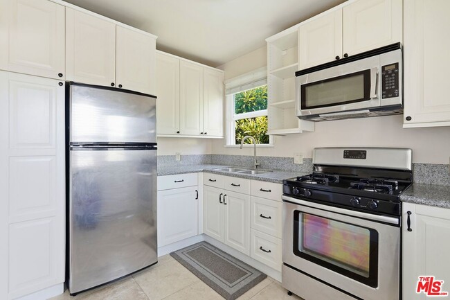 Photo - 10620 1/2 Holman Ave