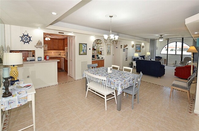 Photo - 5601 Jimmy Buffett Mem Hwy Unidad 305S