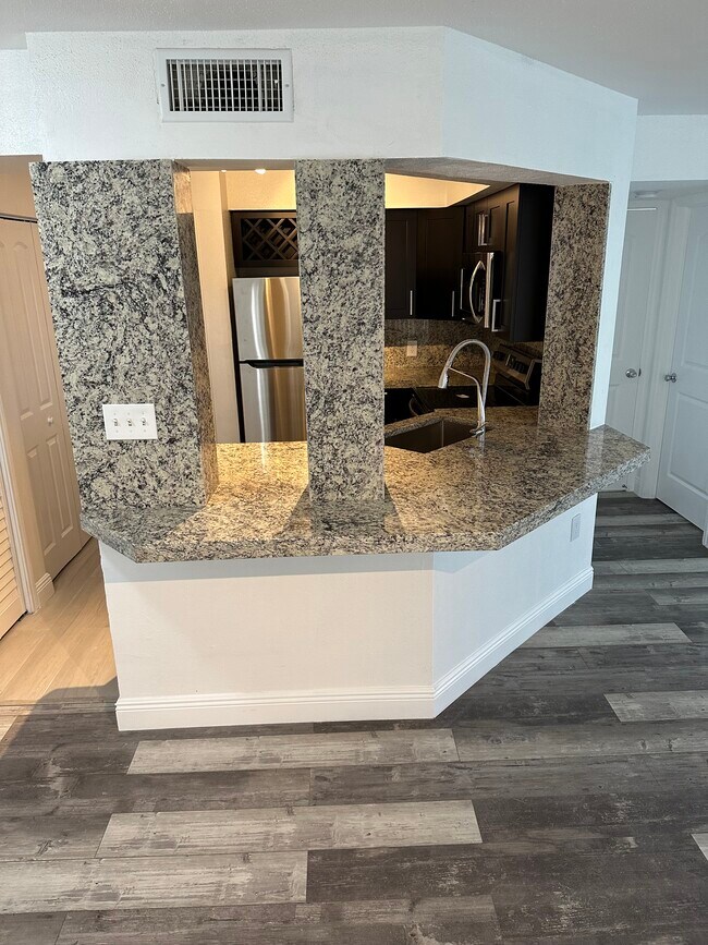 Photo - 2341 NW 33rd St Unidad 406