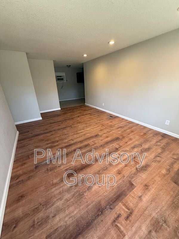 Photo - 3525 SE Adams St