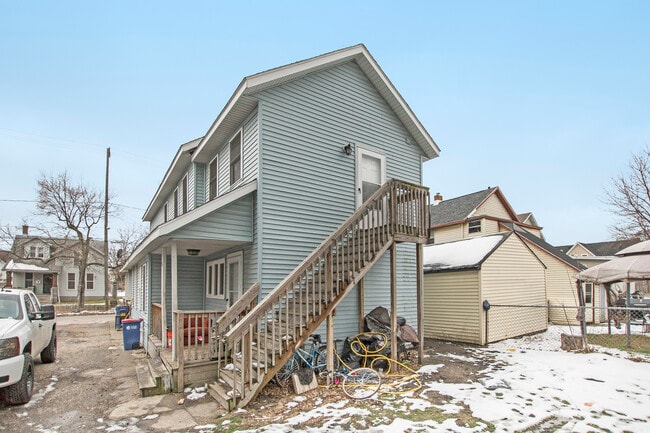 Photo - 334 Indiana ave sw Unit 1
