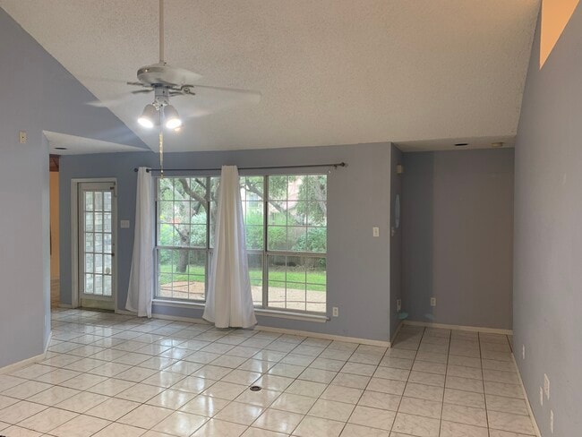 Photo - 5523 Timber Trace St