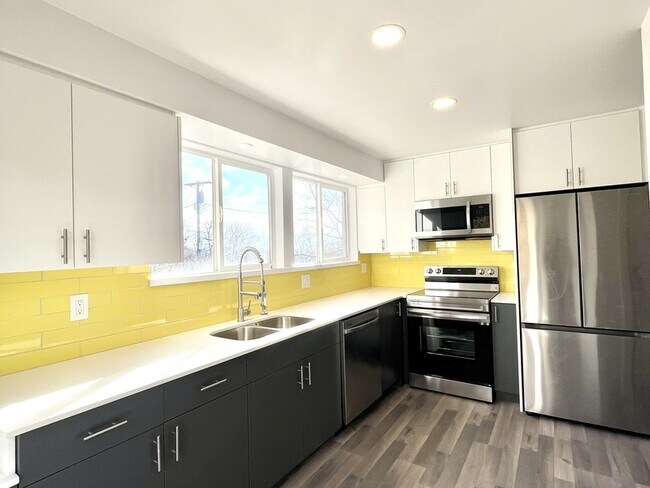 Building Photo - 26 W Girard Ave Rental