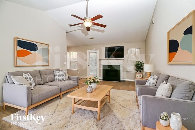 Photo - 355 Lakeside Point