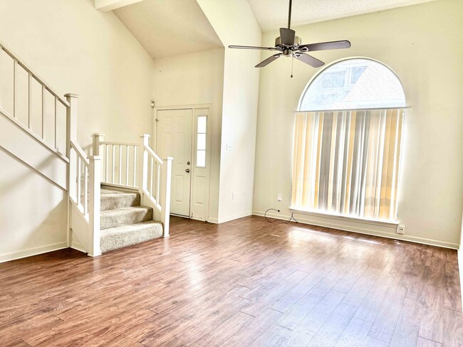 Photo - 9645 Siegen Ln