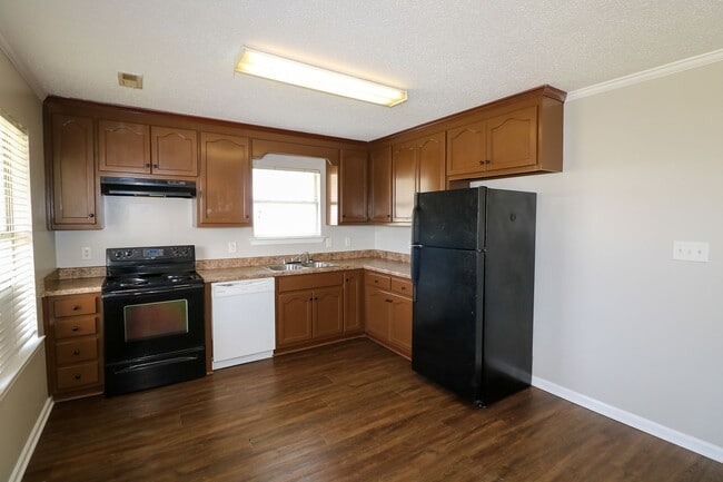 Photo - THIS IS A TRIPLEX GROUND FLOOR UNIT IN LINCOLN