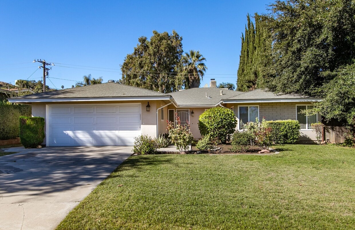 Updated 3 Bedroom Home in Quiet Street - Updated 3 Bedroom Home in Quiet Street