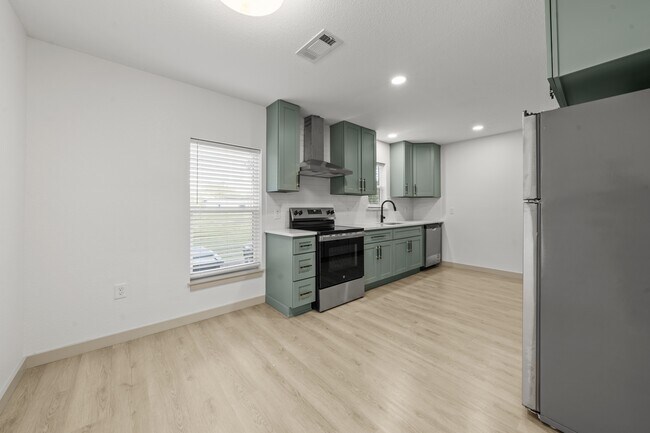 Photo - 1820 Gorman Ave