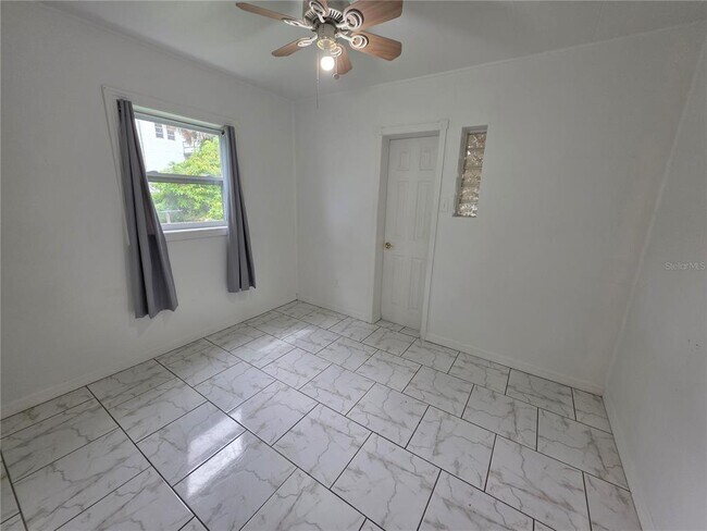 Photo - 207 Hibiscus St