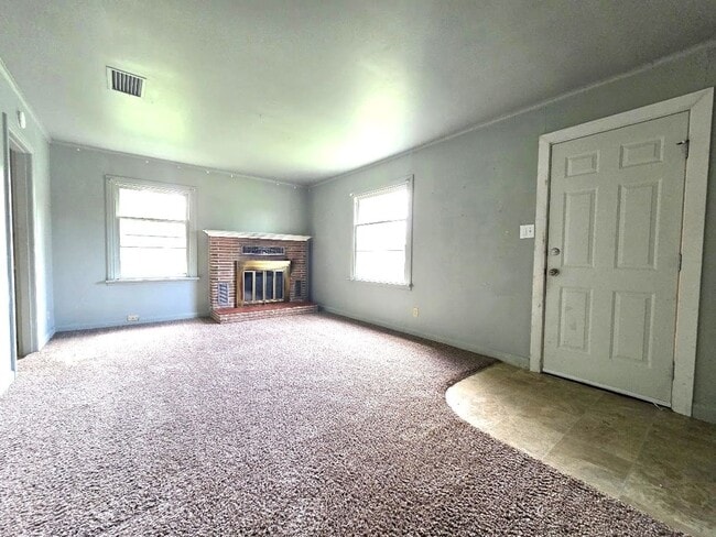 Photo - 3 Bedroom, 1 Bath Single Family Home!