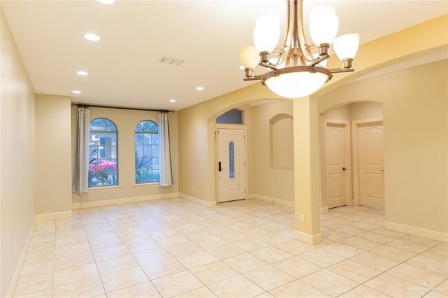 Photo - 29 E Uphall Ave