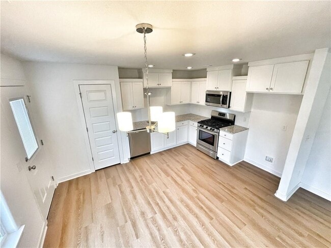 Building Photo - 591 N Cresswell Dr