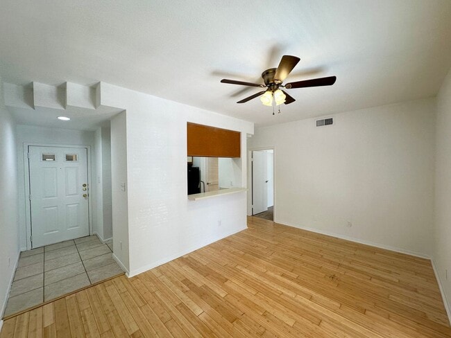 Photo - 1/1 Apartment Walking Distance to UT Unit 201