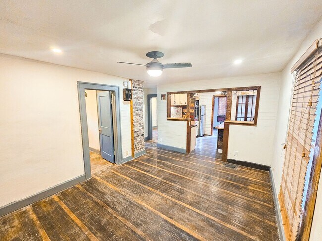 Photo - 2523 E 18th St