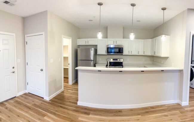 Photo - Burr Oaks Place