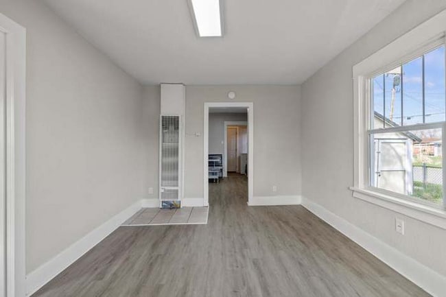 Photo - 1610 Division St