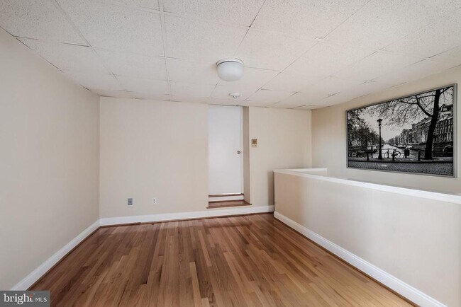 Photo - 937 Christian St Unit 2R