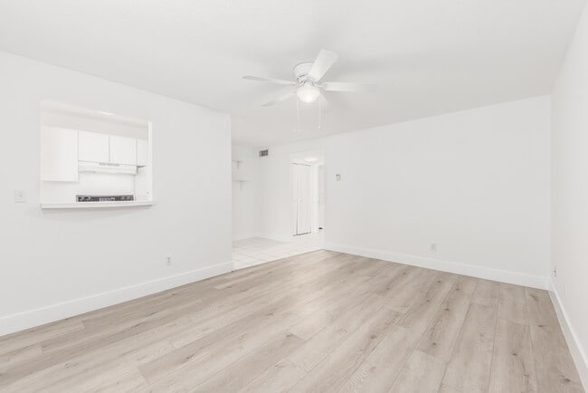 Photo - 660 SW Bryant Ave