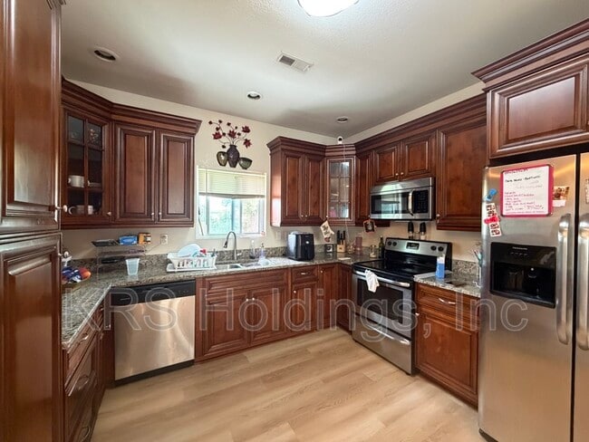 Photo - 5748 Burrell Ave
