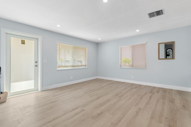 Photo - 902 SW 17th St