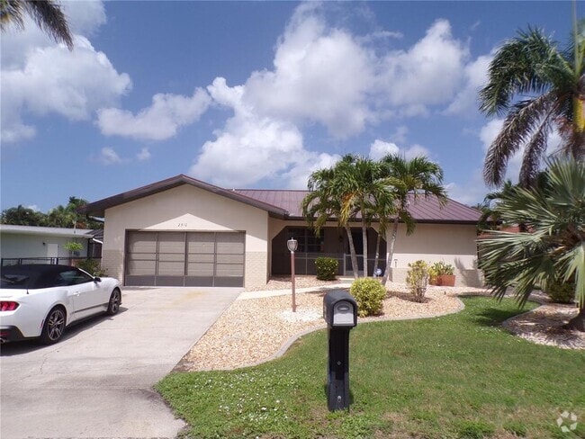 Building Photo - 2310 Palm Tree Dr Rental
