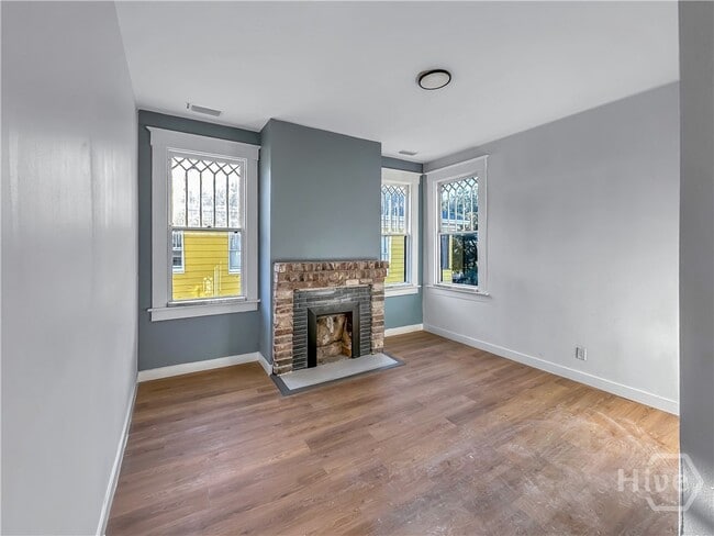 Photo - 312 W 37th St