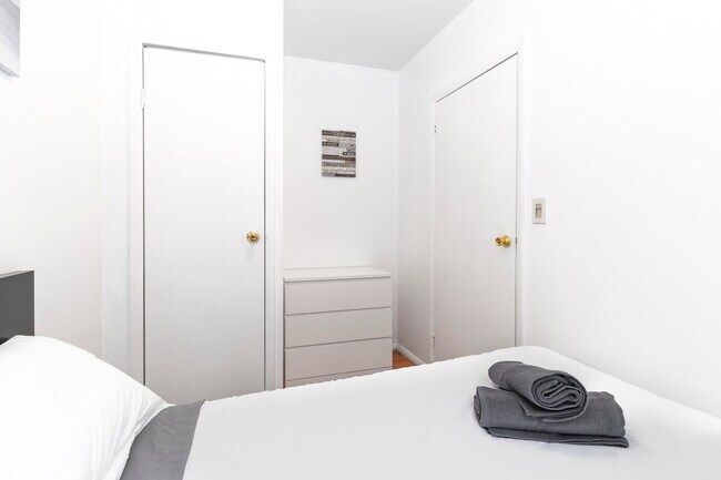 Photo - 340 E 94th St Unit SI ID1032043P