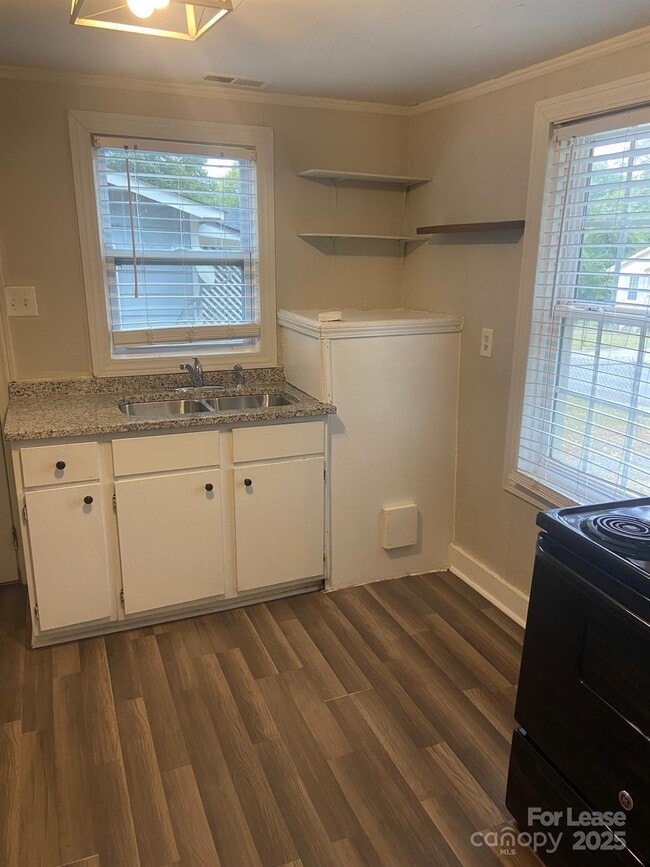 Photo - 3931 Bearwood Ave