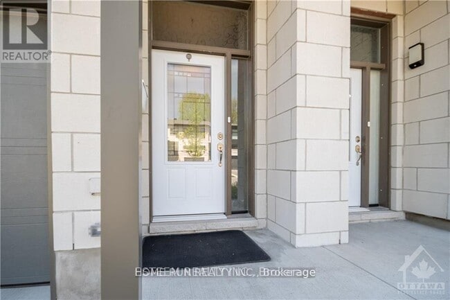 Photo - 560 Mutual St