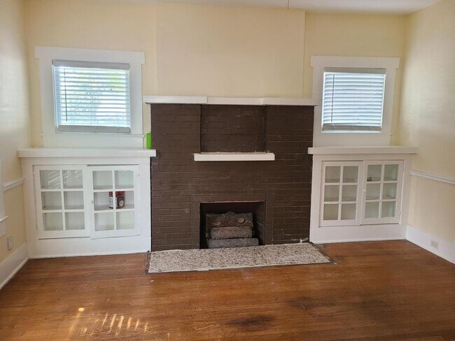 Photo - 325 Queen Anne Ct