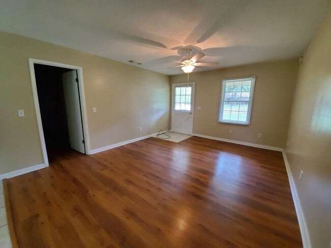 Photo - 105 Springdale Rd