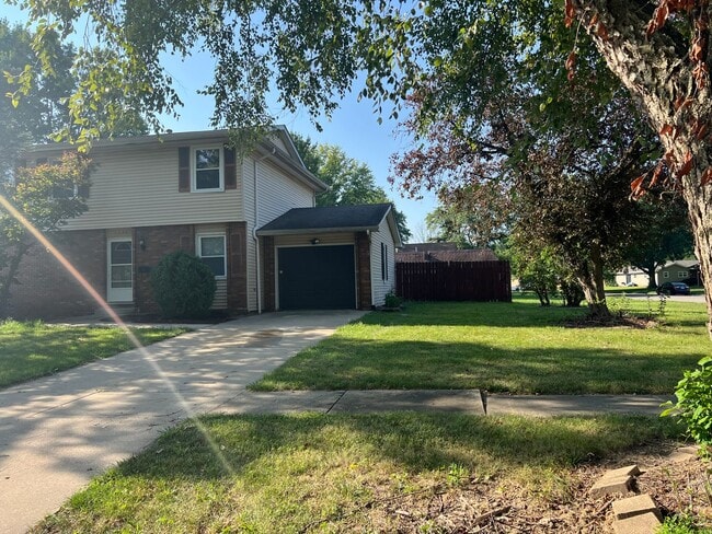 Building Photo - 2026-2028 Lindbergh Unit 2028 Lindbergh