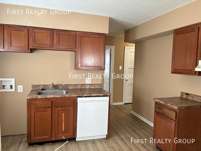 Photo - 415 Alexander Dr