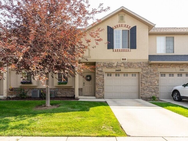 Building Photo - Beautiful Riverton Townhome w 1 car garage...