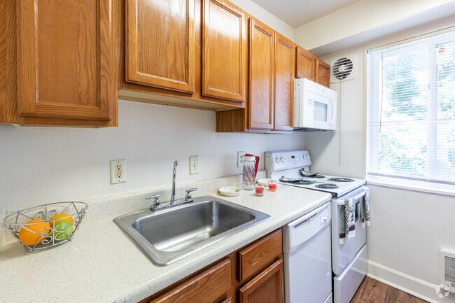 2BR, 1BA - Kitchen