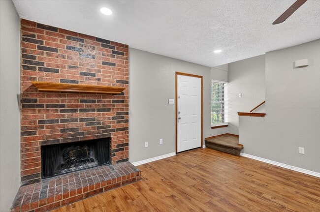 Photo - 305 Cambridge Dr
