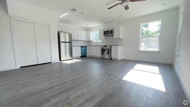 Building Photo - 7804 Crestview Dr Rental
