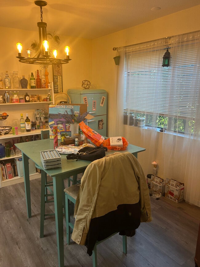 dining room - 839 S Holt Ave Unit #105