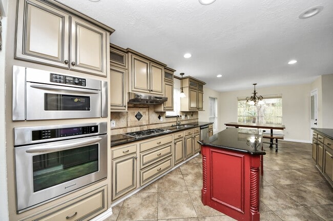 Photo - 1024 Glenview Dr