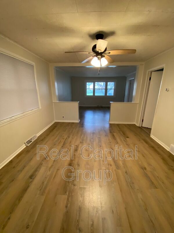 Photo - 305 Cable St Unit Apt 1 (Lower)