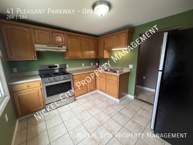 Building Photo - 41 Pleasant Pkwy Unit Upper