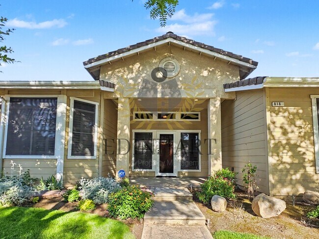 Photo - 818 S Apple Ave