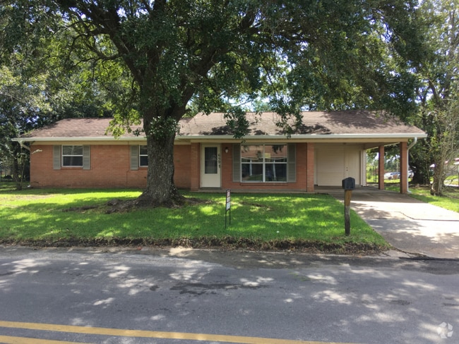 Building Photo - 659 Meadow Dr Rental