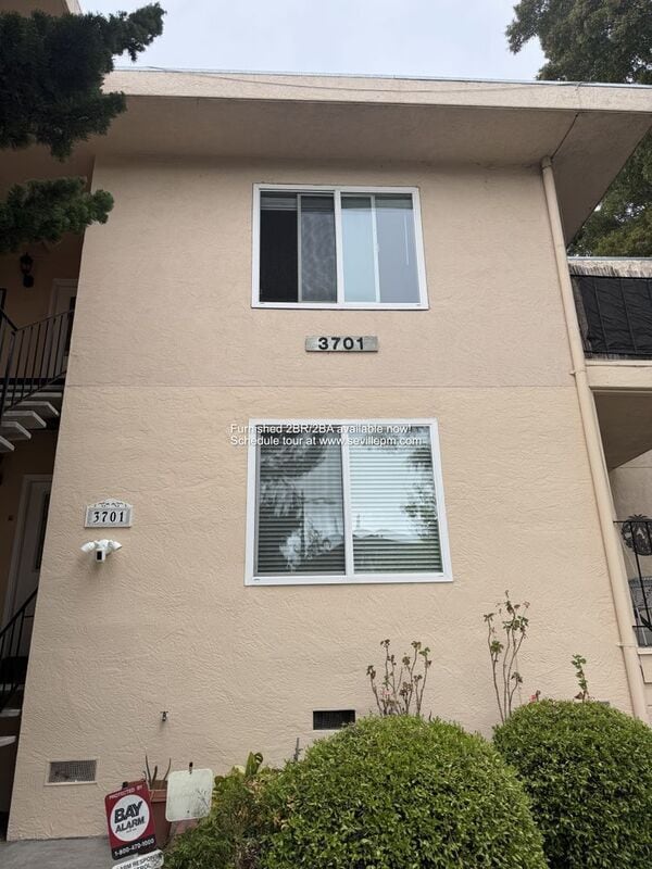Building Photo - 3701 Park Blvd Unit Apt A