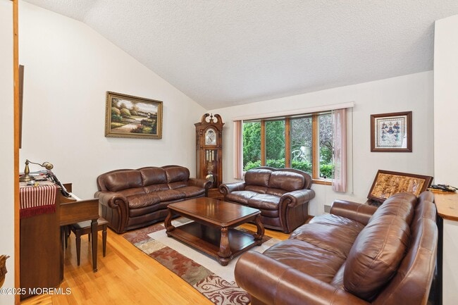 Photo - 711 Bay Ave