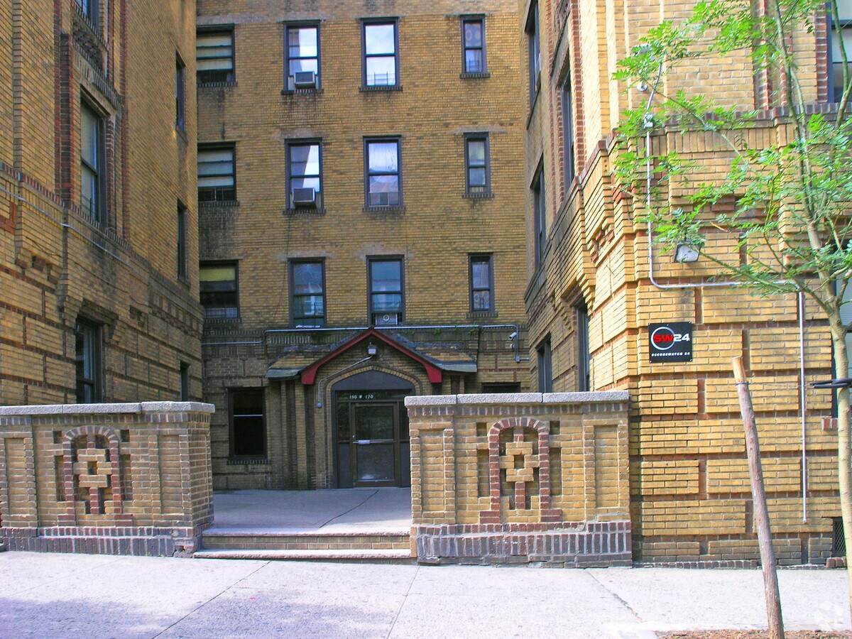 Photo - 190 W 170th St