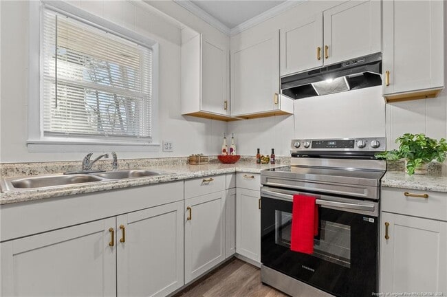 Photo - 306 Glenola St