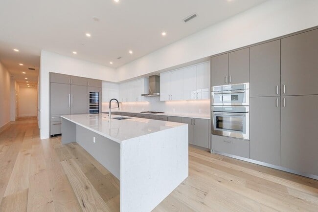 Photo - 2425 Peachtree Rd Unidad 1806